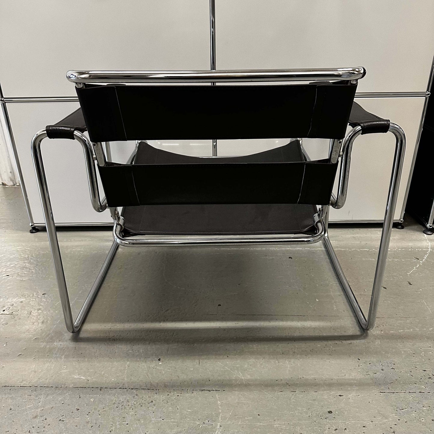 Wassily Knoll Sessel replica chair with black leather seat and chrome frame view from front