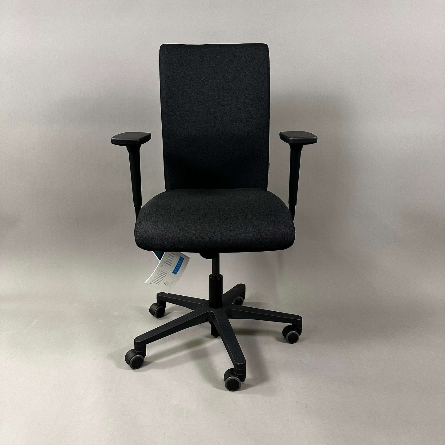 Ergonomic black office chair Westaro Enjoy with adjustable seat height, armrests, and backrest, modern design