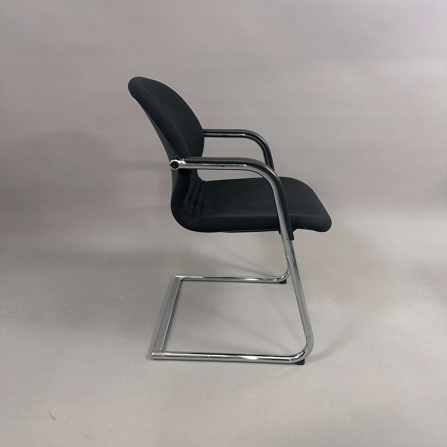 Wilkhahn Besprechungsstuhl Freischwinger FS212/5 schwarzer Stoffbezug Chromgestell ergonomisch und zeitlos