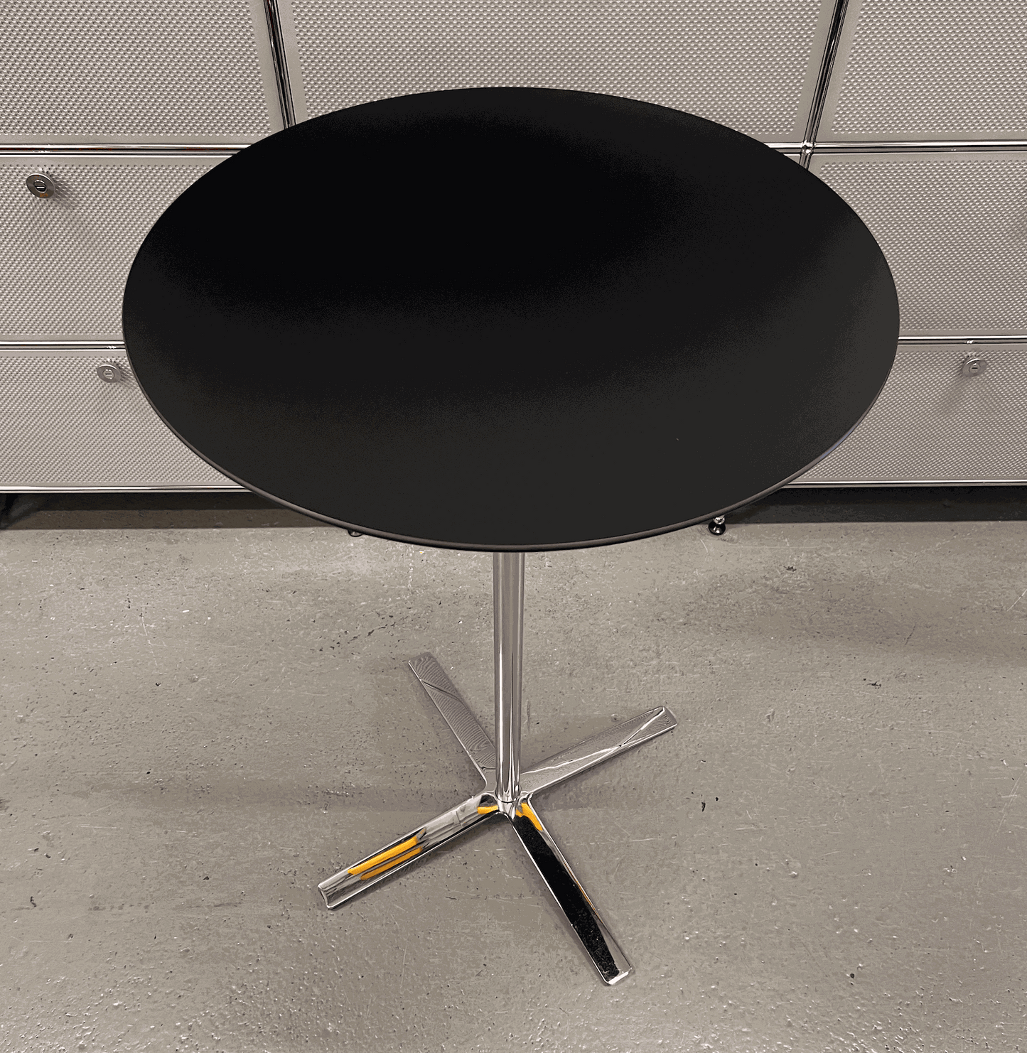 Wilkhahn Bistrotisch with 105cm height and 70cm diameter black round tabletop and chrome base