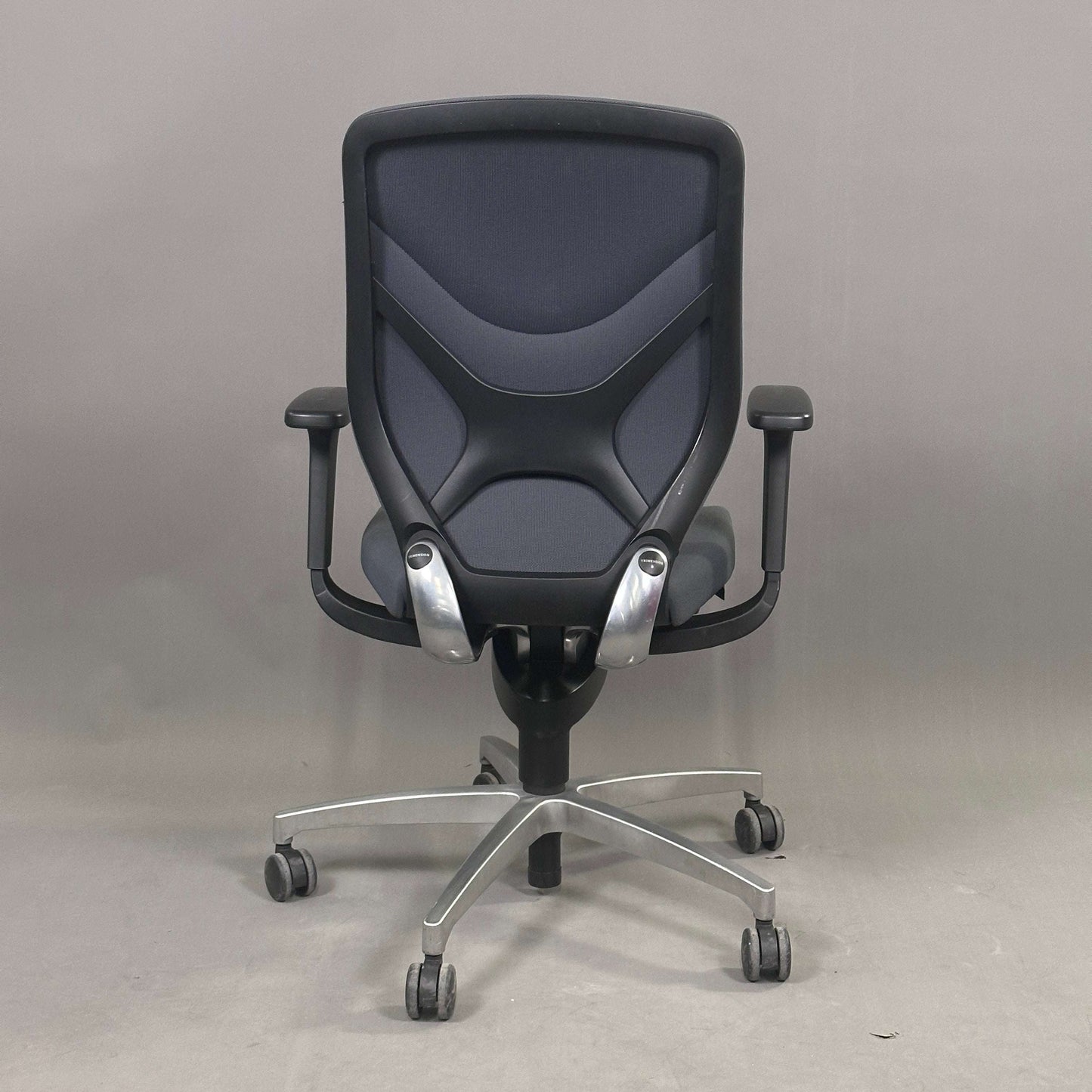 Wilkhahn IN 184/7 ergonomischer Bürostuhl grau mit verchromtem Metallfußkreuz und 3D-Armlehnen