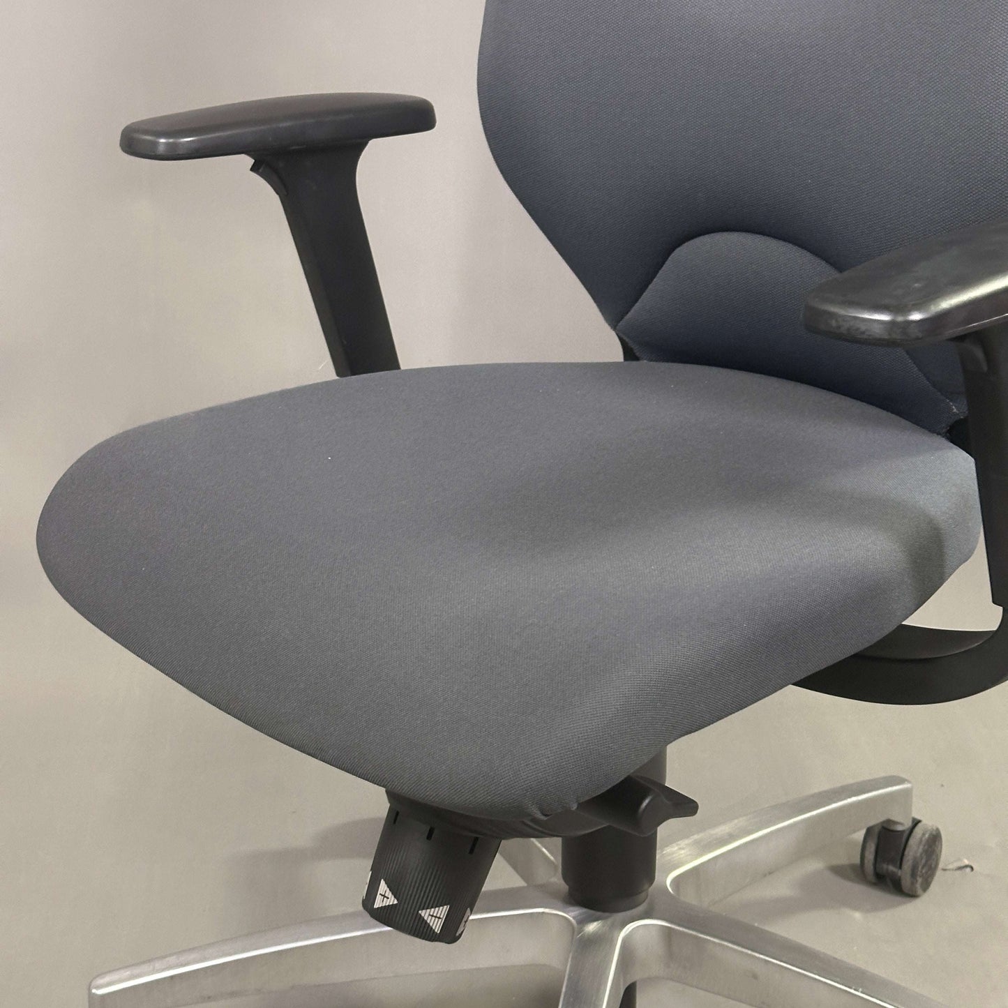 Wilkhahn IN 184/7 ergonomischer Bürostuhl grau mit verchromtem Fußkreuz und 3D-Armlehnen