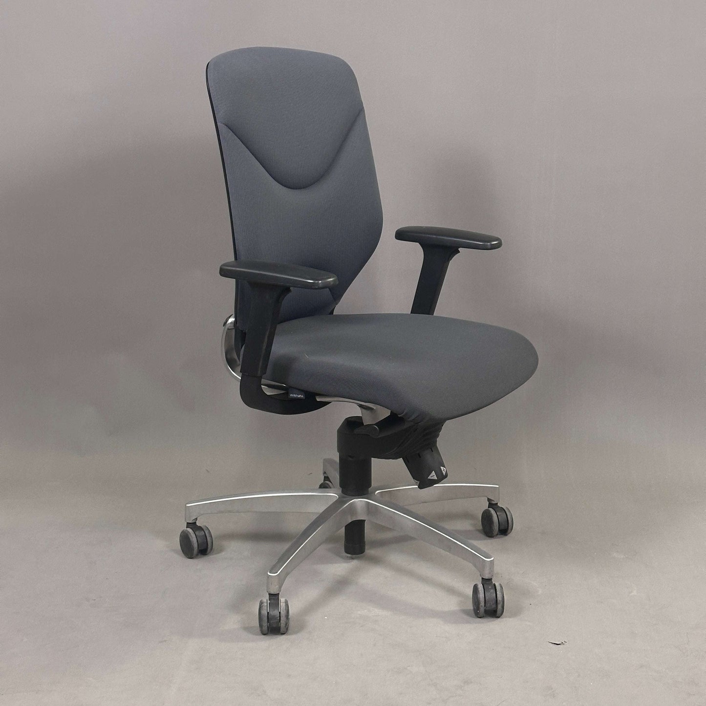 Wilkhahn IN 184/7 ergonomischer Bürostuhl grau mit verchromtem Metallfußkreuz und 3D-Armlehnen