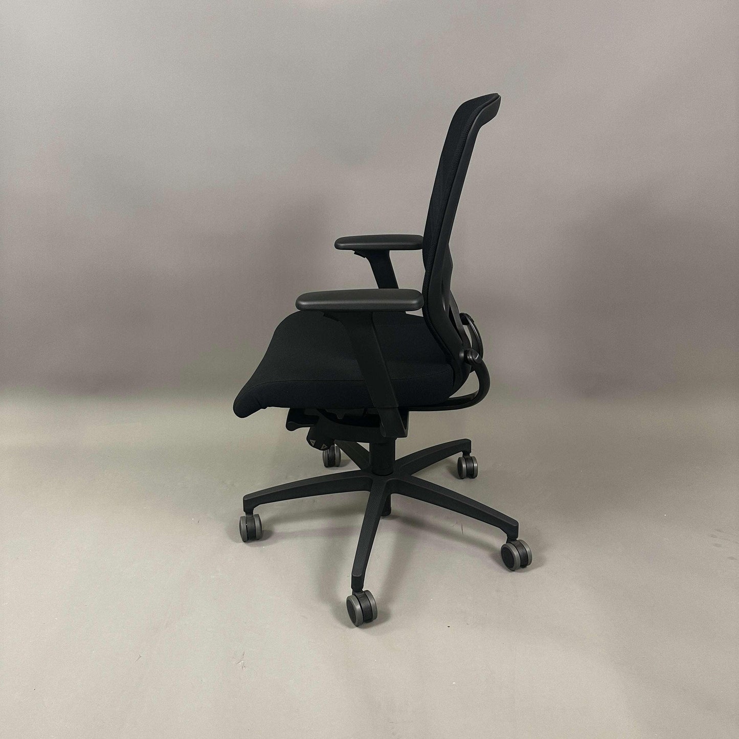 Wilkhahn IN ergonomic black office chair with adjustable height, 3D armrests, and soft floor casters