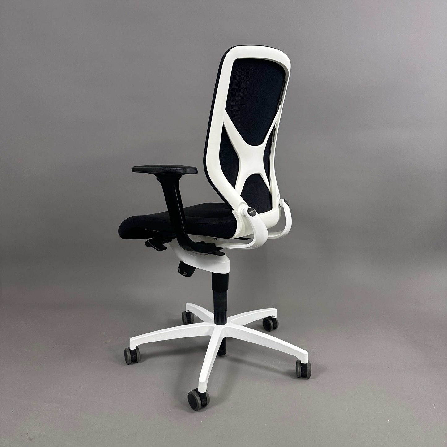 Wilkhahn IN 184/7 ergonomischer Bürostuhl schwarz weiß mit Höhenverstellung und Lordosenstütze