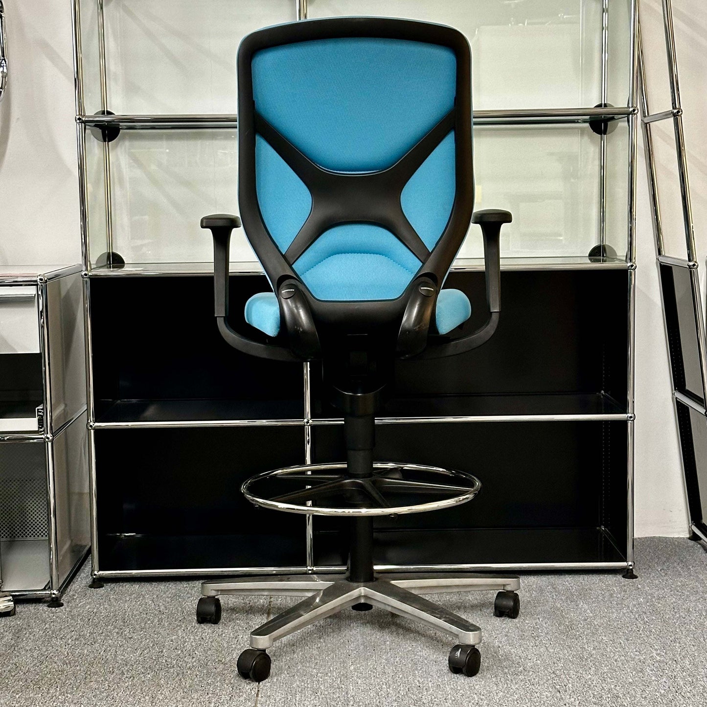 Wilkhahn In 284/1 Counterstuhl ergonomic blue swivel counter chair with adjustable armrests and footrest ring on casters