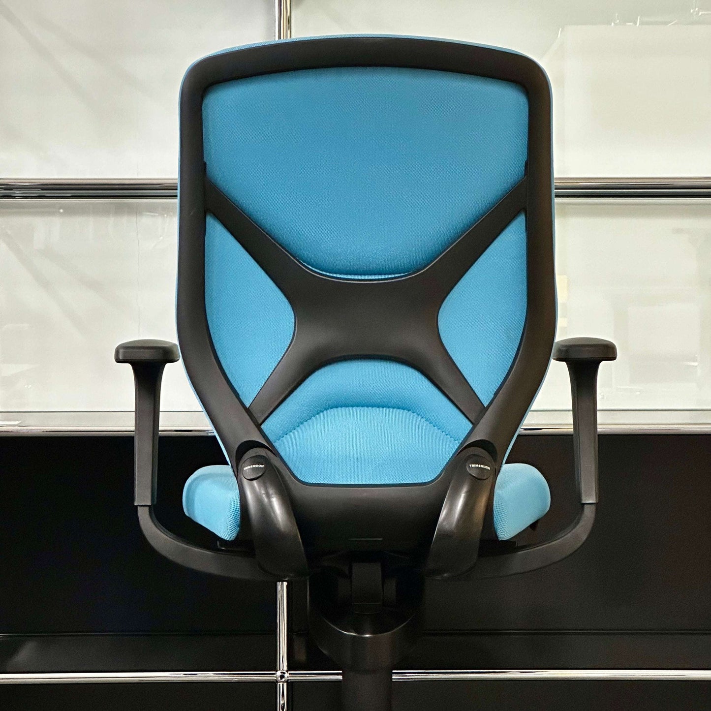 Blue Wilkhahn In 284/1 Counterstuhl ergonomic swivel counter chair with armrests and modern design