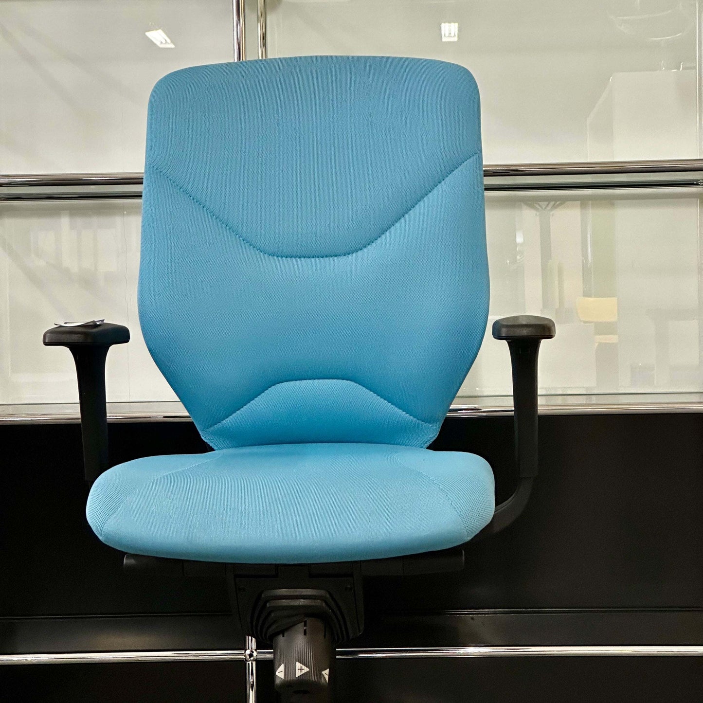 Blue Wilkhahn In 284/1 Counterstuhl ergonomic swivel counter chair with armrests and modern design