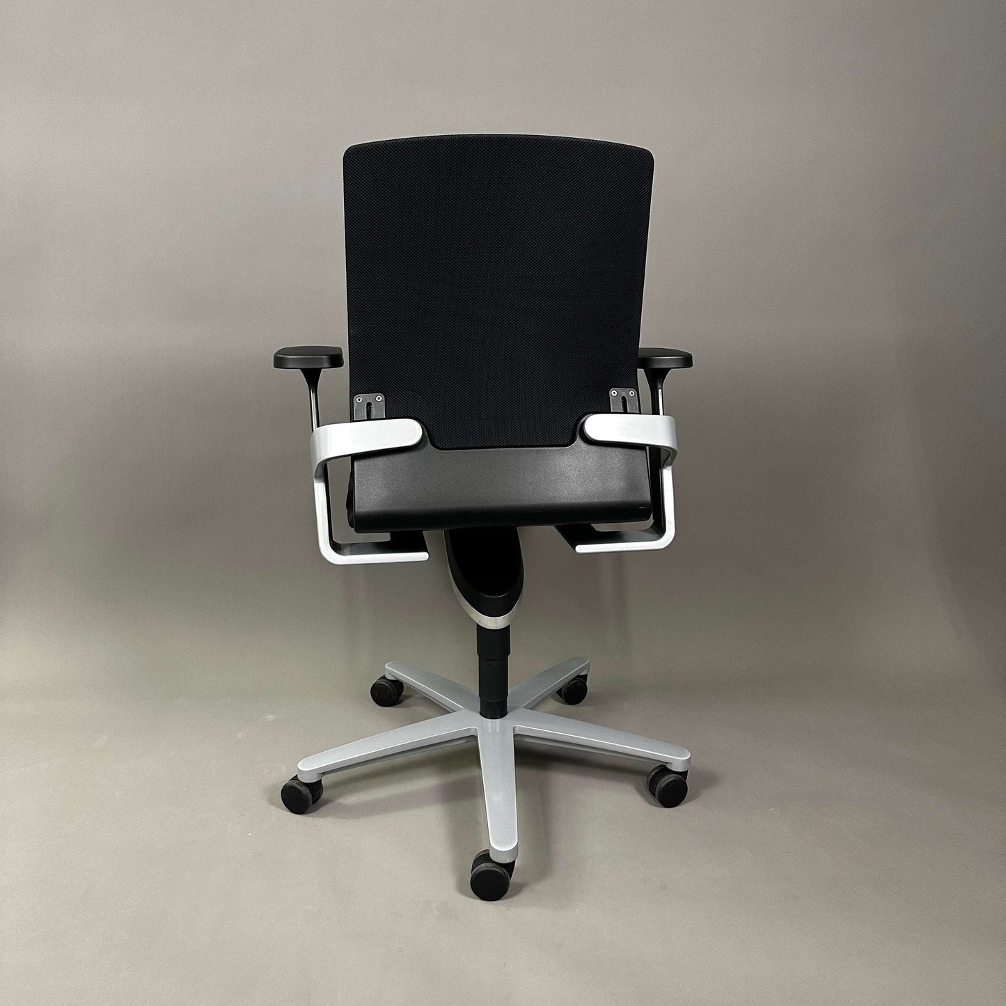 Wilkhahn ON ergonomic office chair with black fabric seat, black mesh backrest, and silver coated aluminum base.