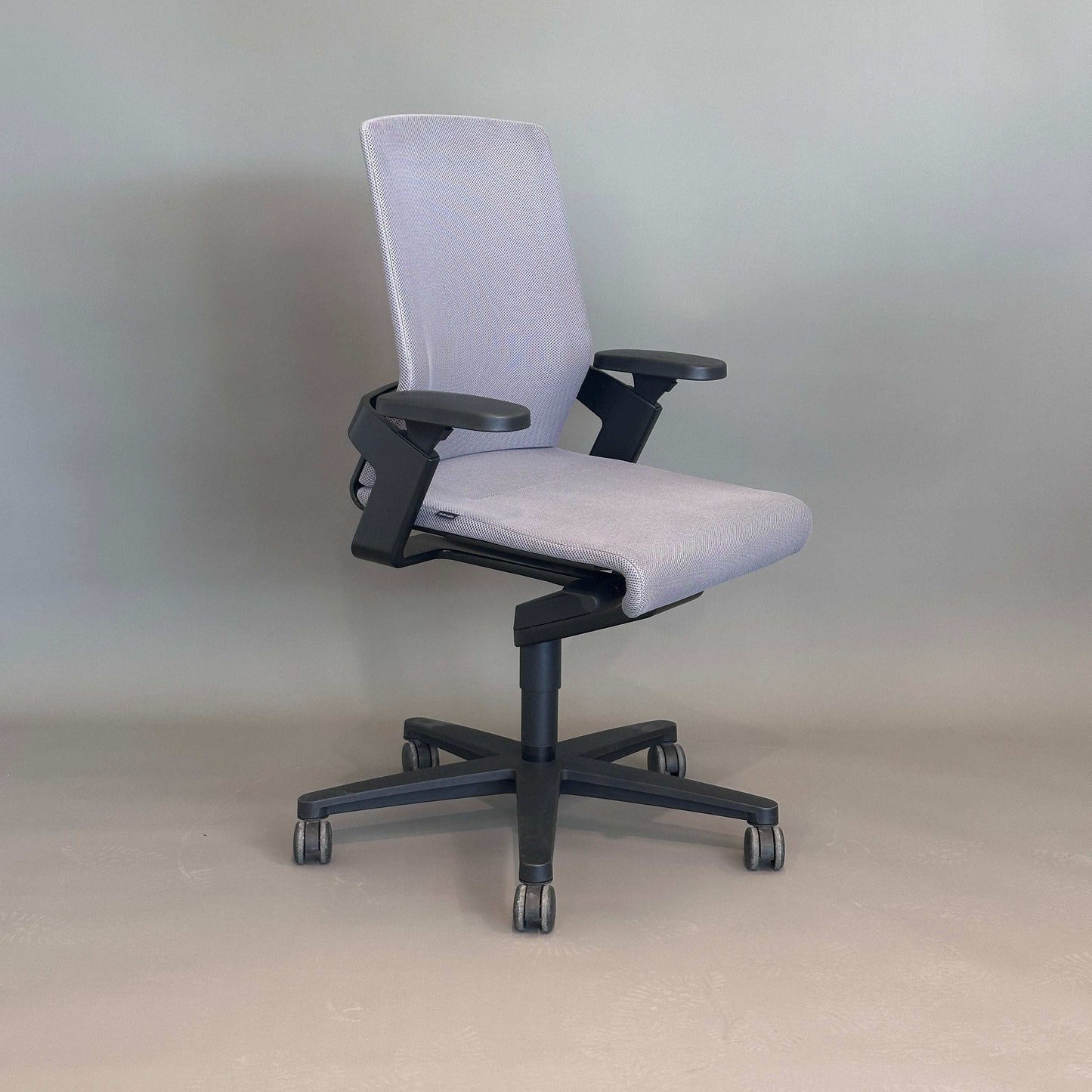 Wilkhahn ON ergonomischer Bürostuhl mit grauem Mesh-Bezug und schwarzem Kunststoff-Fußkreuz