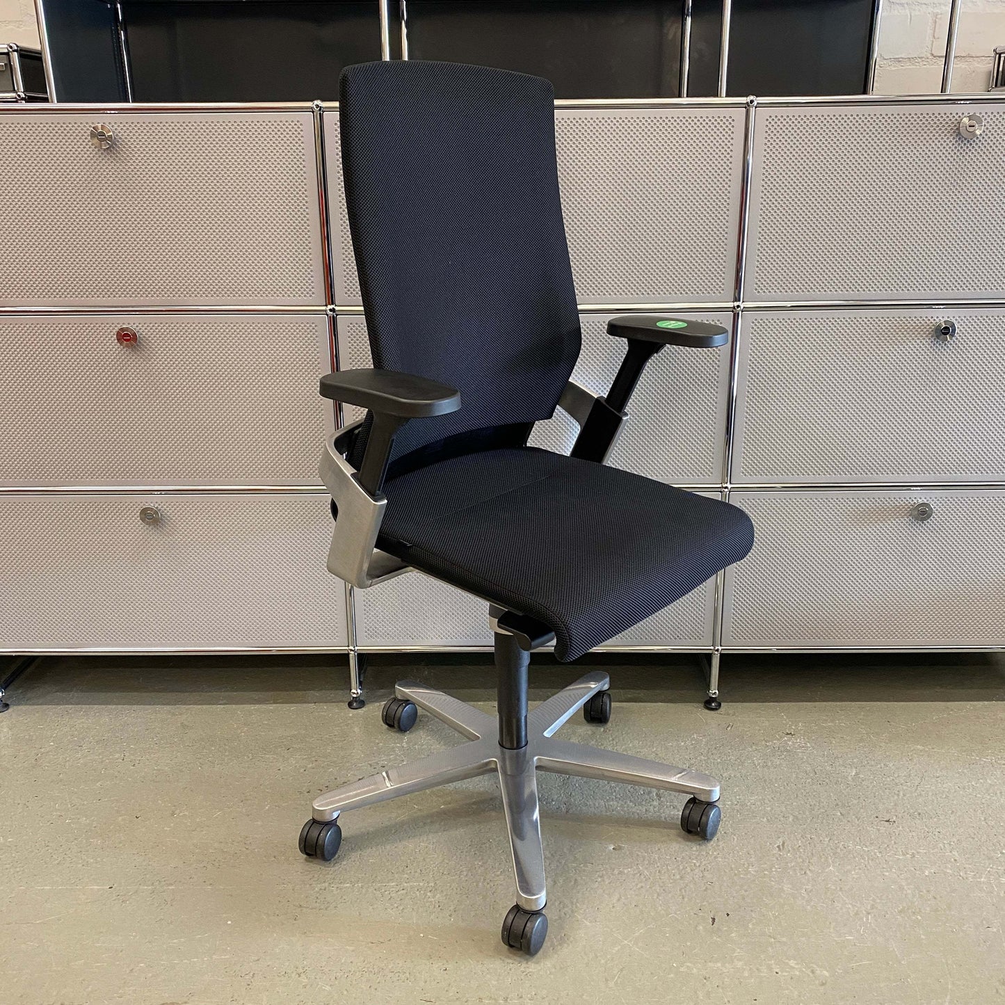 Wilkhahn ON office chair with high backrest, adjustable seat height and depth, lockable and height-adjustable backrest, ergonomic design with Trimension mechanism