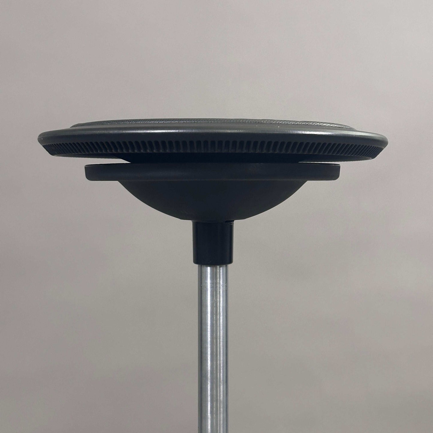 Wilkhahn Stehhilfe stool with black leather seat and adjustable height between 60 and 83 cm