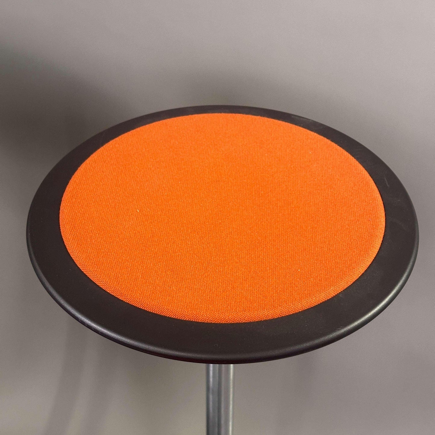 Wilkhahn Stehhilfe Stitz standing aid chair with orange fabric seat and adjustable height