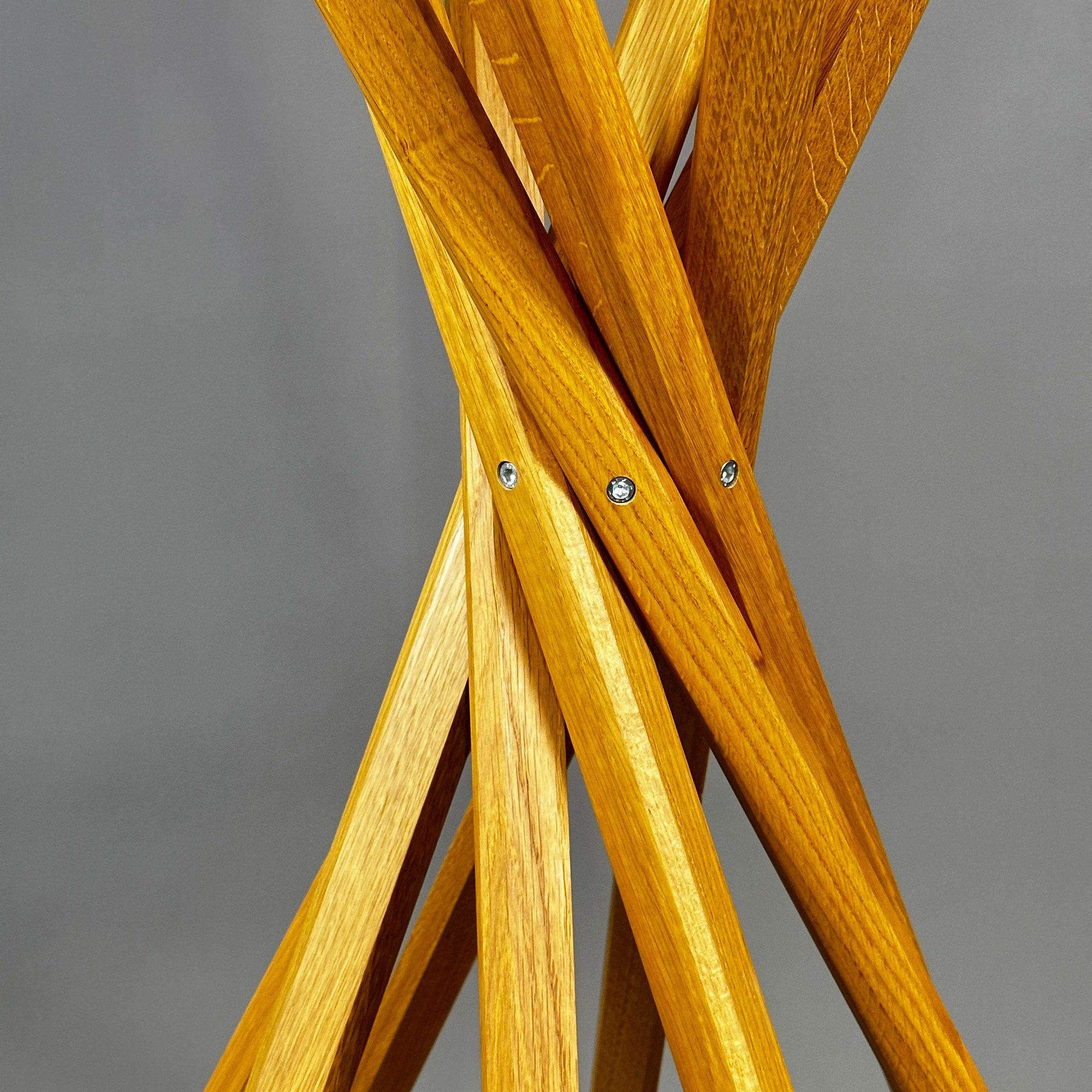 Zanotta Sciangai Kleiderständer aus Eschenholz mit geschwungenem Design, prämiert mit Compasso d'Oro 1979