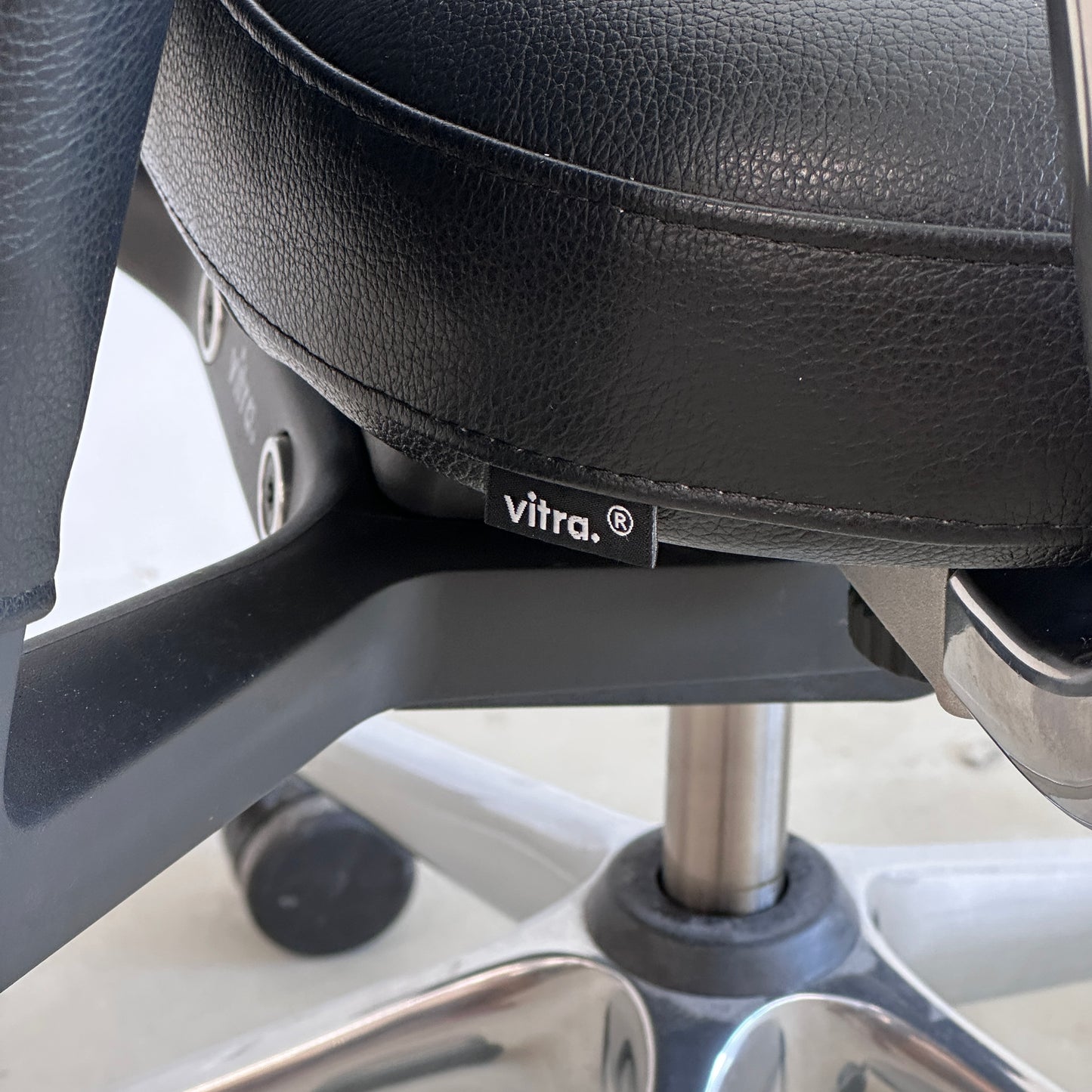 Vitra ID Trim L Leder schwarz