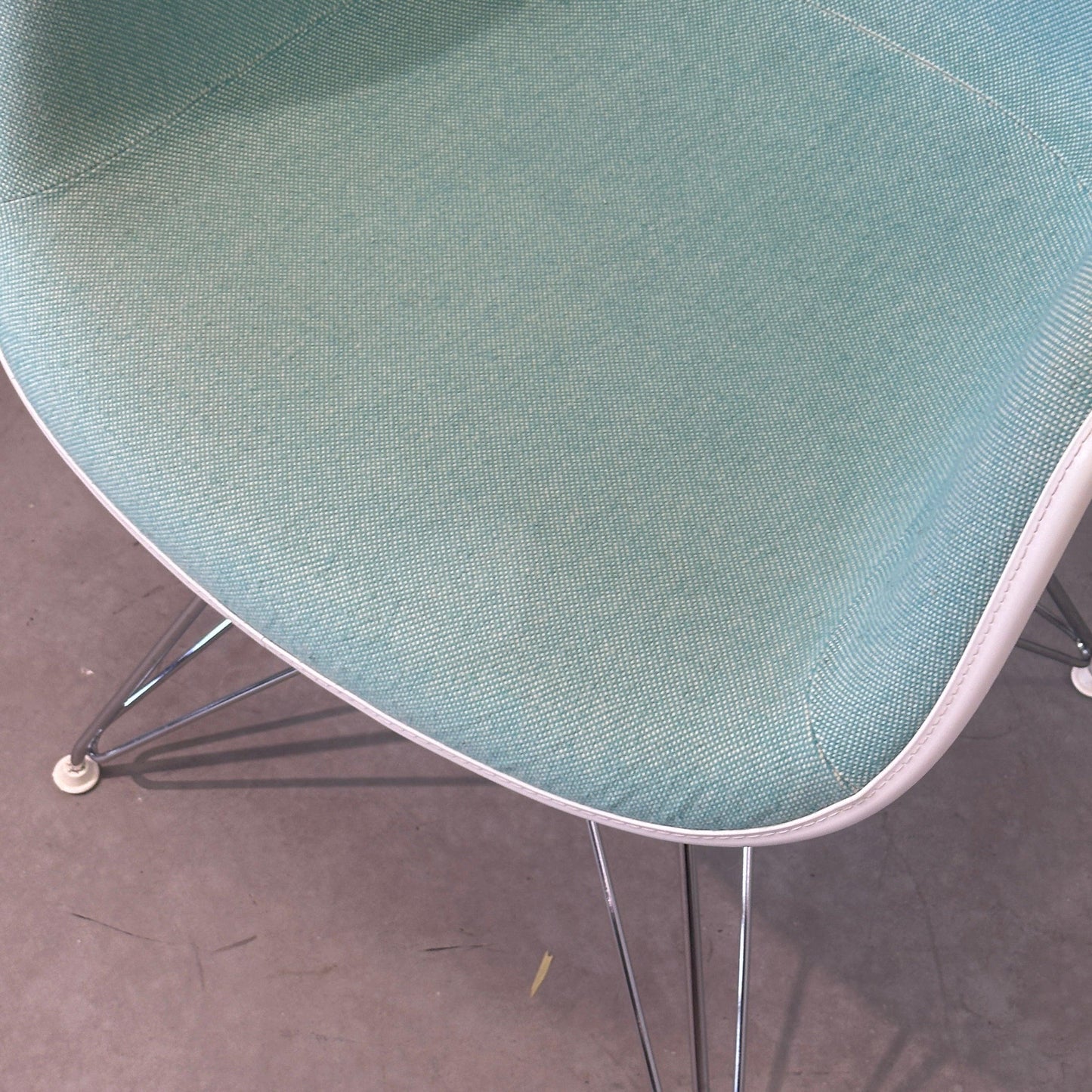 Vitra DAR Plastic Armchair weiß / türkis