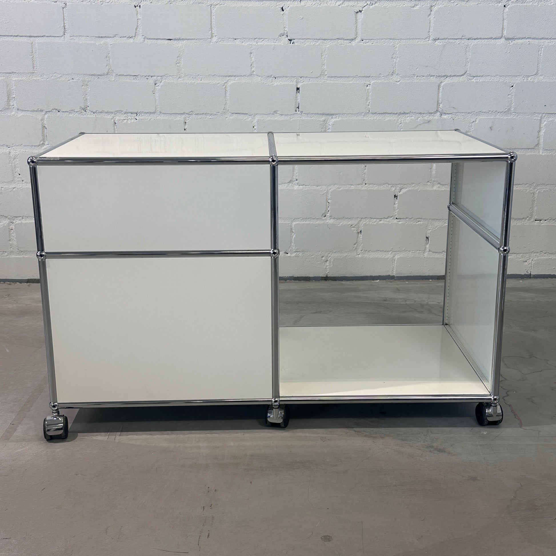 Technikregal 102,5x52,5x63mm weiß 1x Klappe seitlich