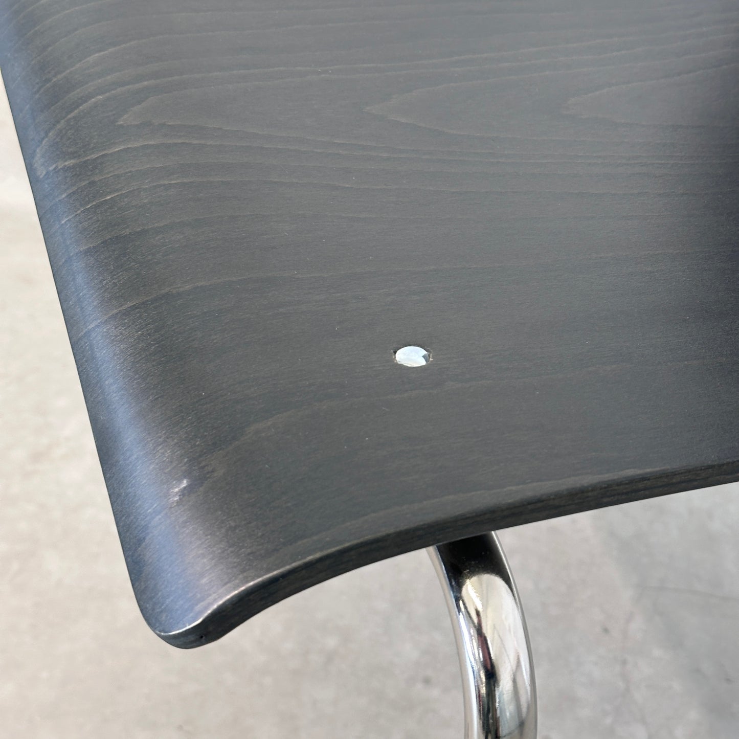 Hiller Objektmöbel Stapelstuhl Atlanta Buche anthrazit gebeizt