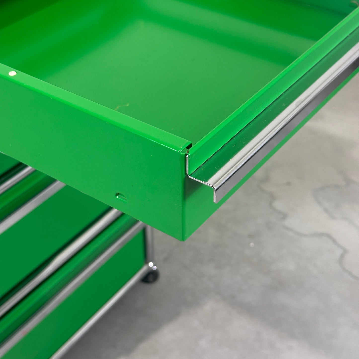 USM Haller Standcontainer Grün 4 Auszüge