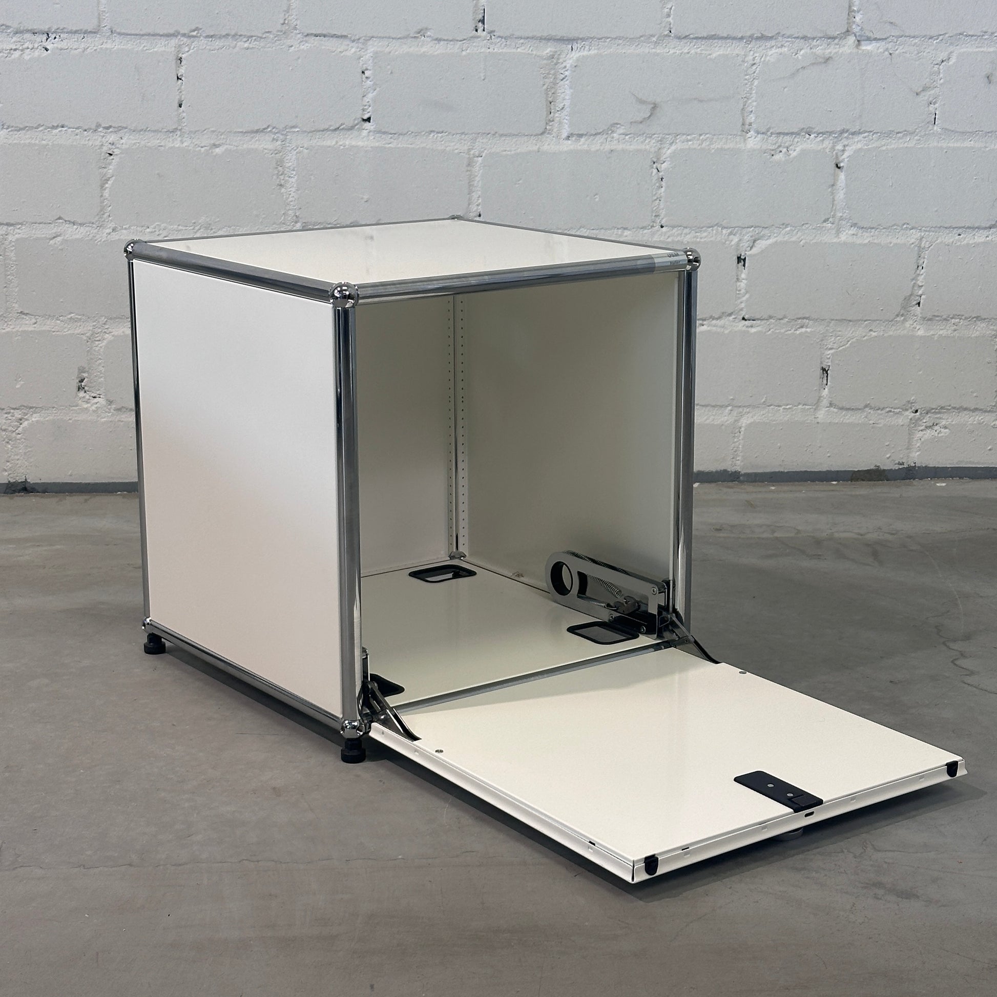 1x1 Druckermöbel 395x395mm mit 1 Klappe und 5 Kabeldurchlässe