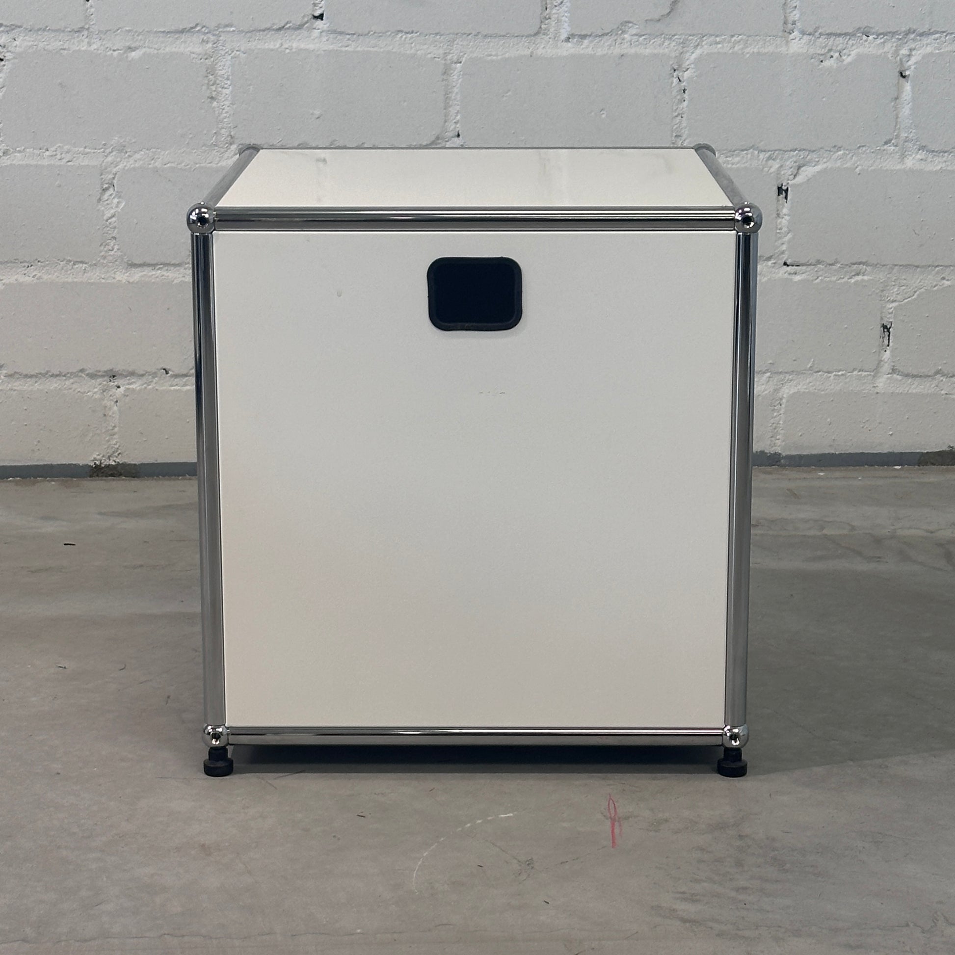 1x1 Druckermöbel 395x395mm mit 1 Klappe und 5 Kabeldurchlässe