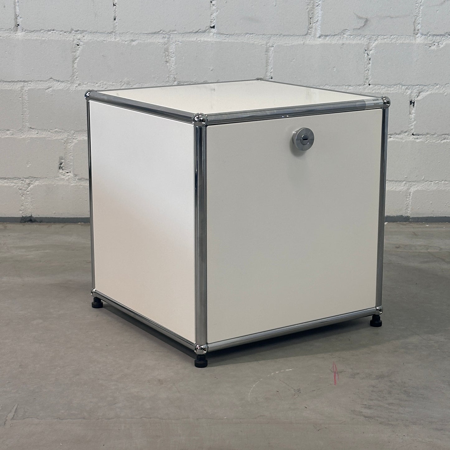 1x1 Druckermöbel 395x395mm mit 1 Klappe und 5 Kabeldurchlässe