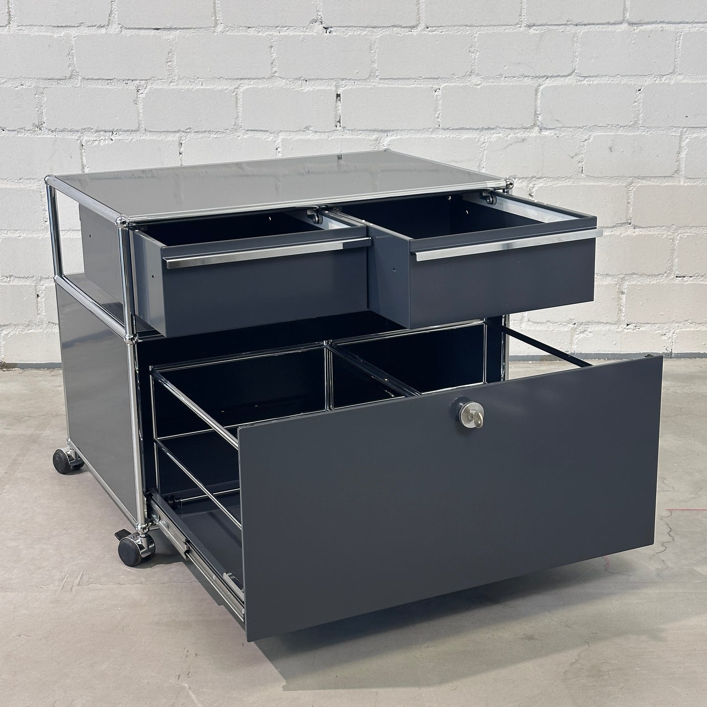 USM Haller Doppelrollcontainer 1 Auszug 2 Schubladen anthrazitgrau