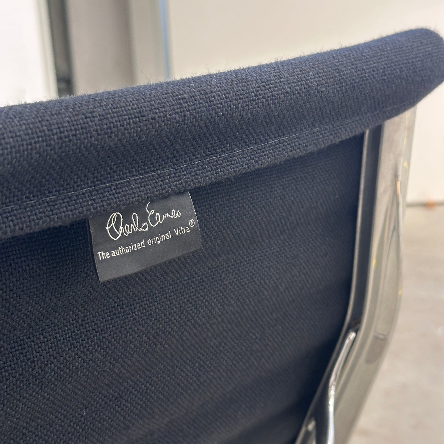 Vitra EA 115 Hopsak schwarz