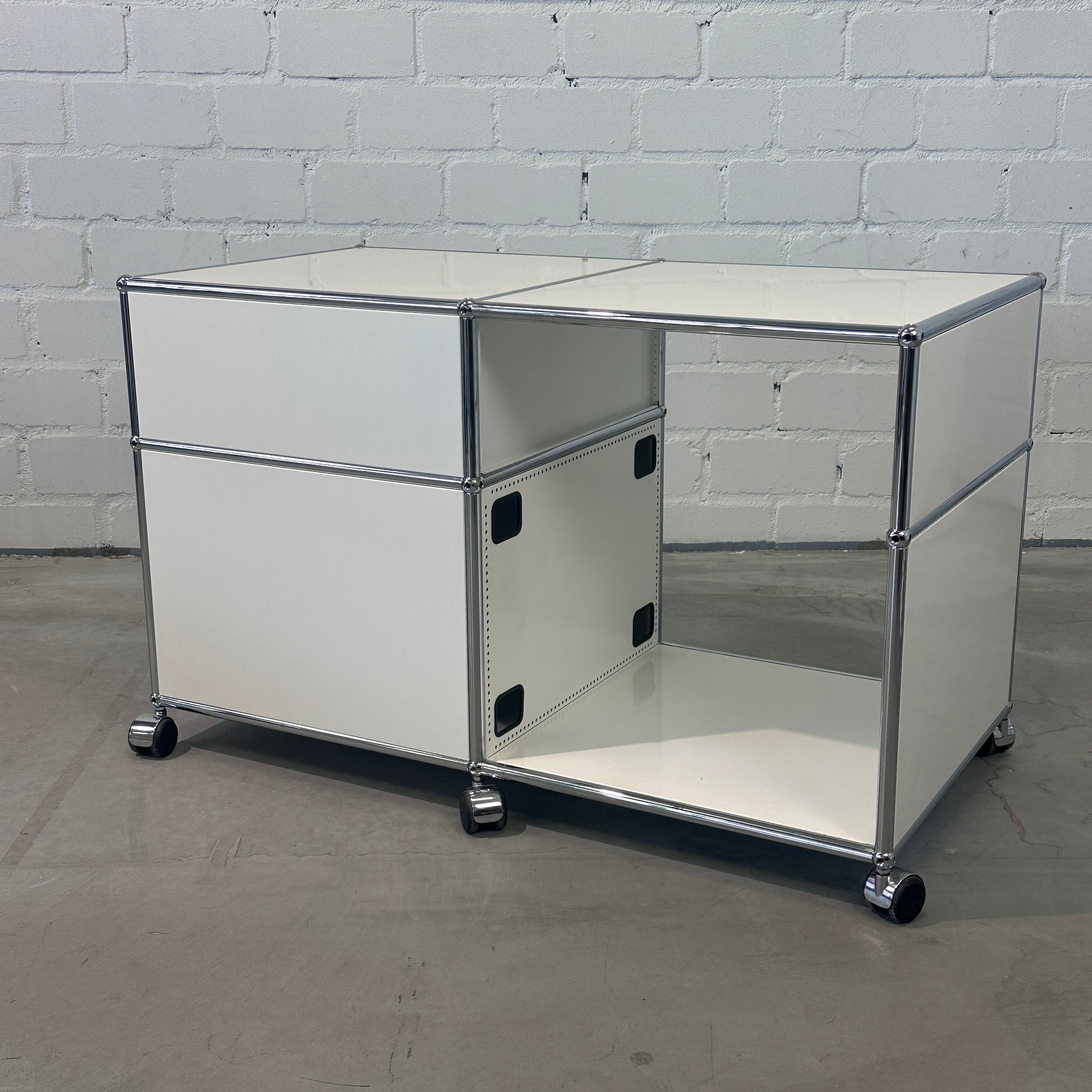 Technikregal 102,5x52,5x63mm weiß 1x Klappe seitlich