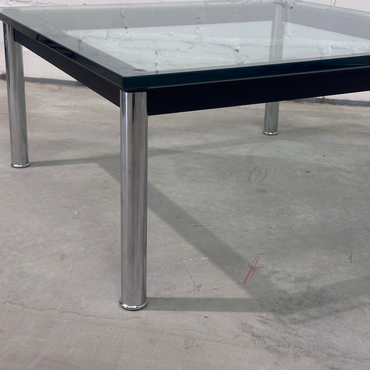 Cassina LC10 Table en tube Beistelltisch 70x70cm