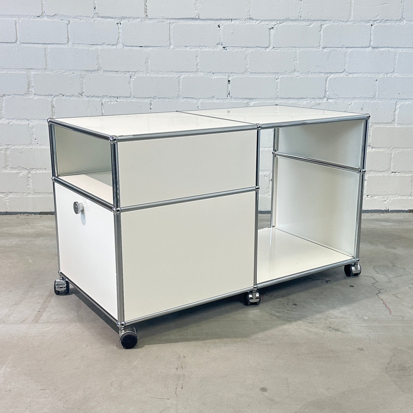 Technikregal 102,5x52,5x63mm weiß 1x Klappe seitlich