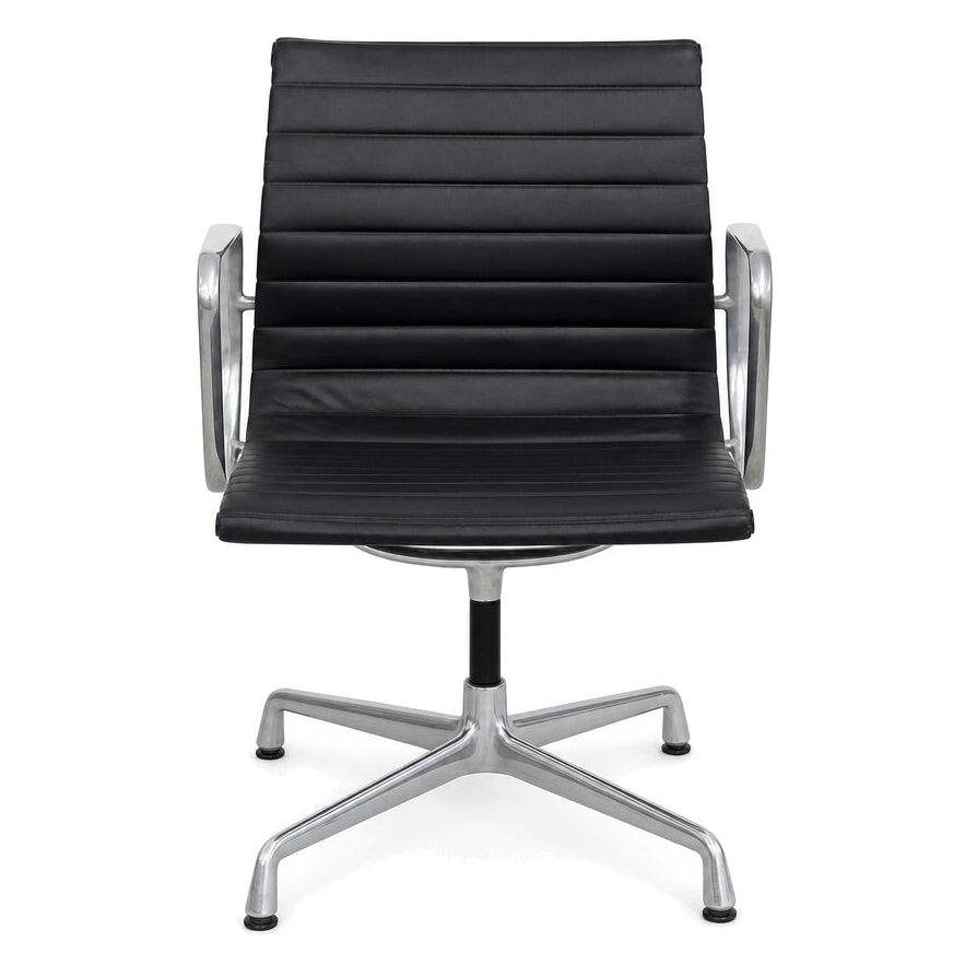 Vitra EA 108 Leder schwarz (Alu poliert)