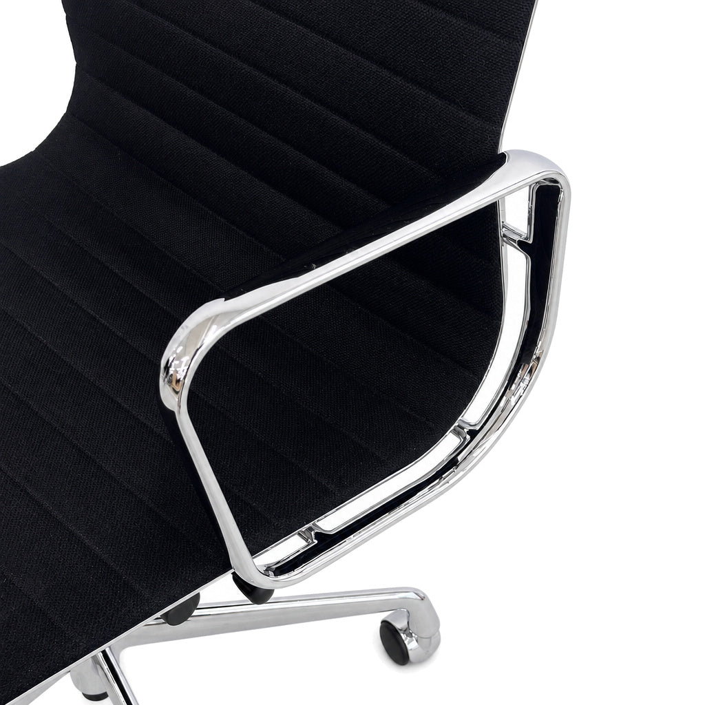 Vitra EA 119 Hopsak schwarz (Chrom)