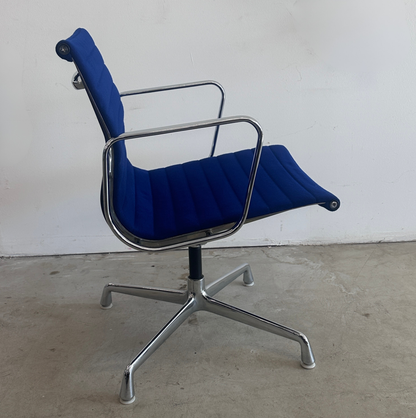 Vitra EA 108 Hopsak dunkelblau