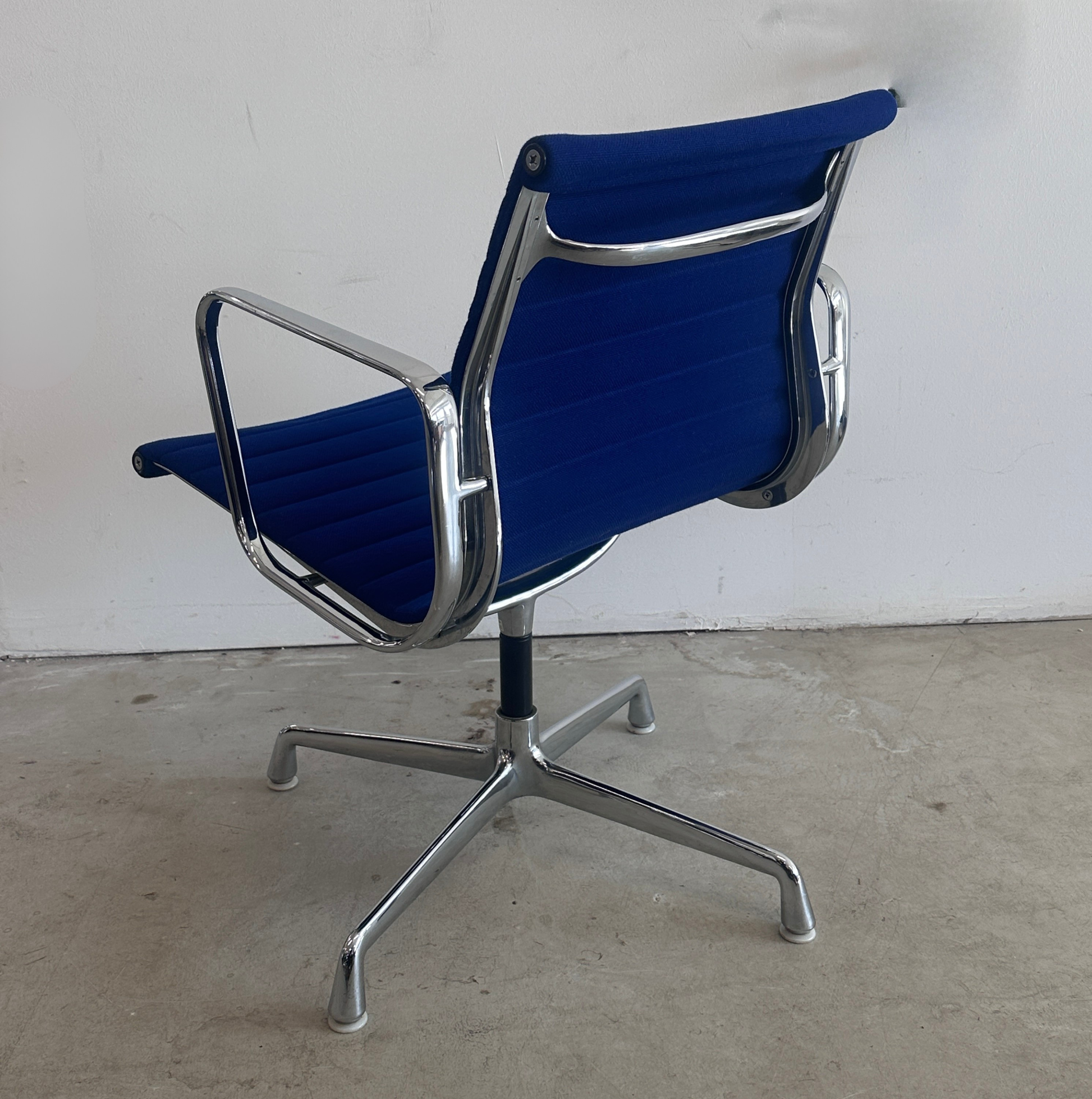 Vitra EA 108 Hopsak dunkelblau
