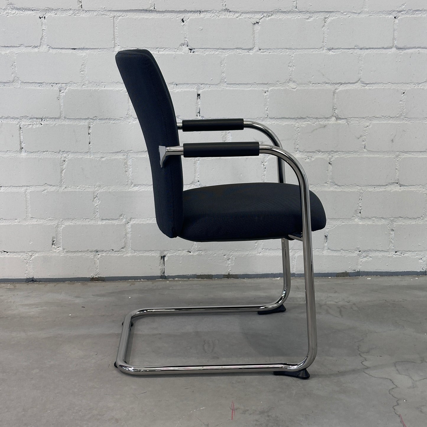 Dauphin Teo 2 / 38 Freischwinger anthrazitgrau