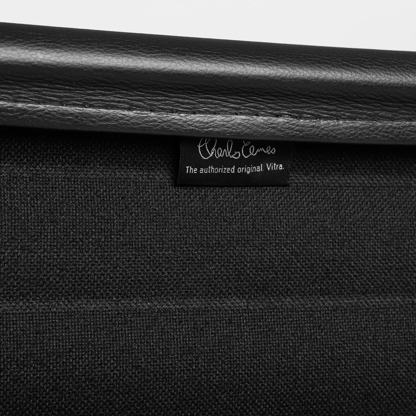 Vitra EA 119 Leder schwarz