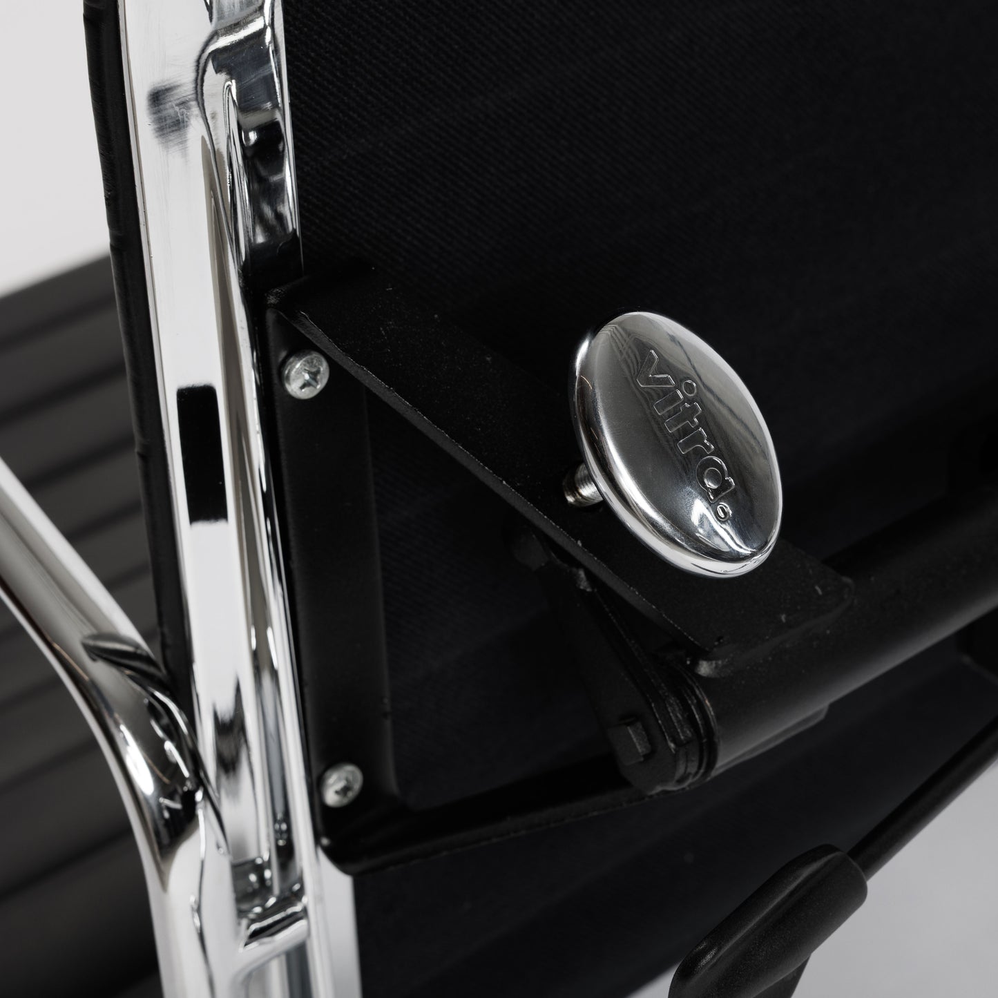 Vitra EA 119 Leder schwarz