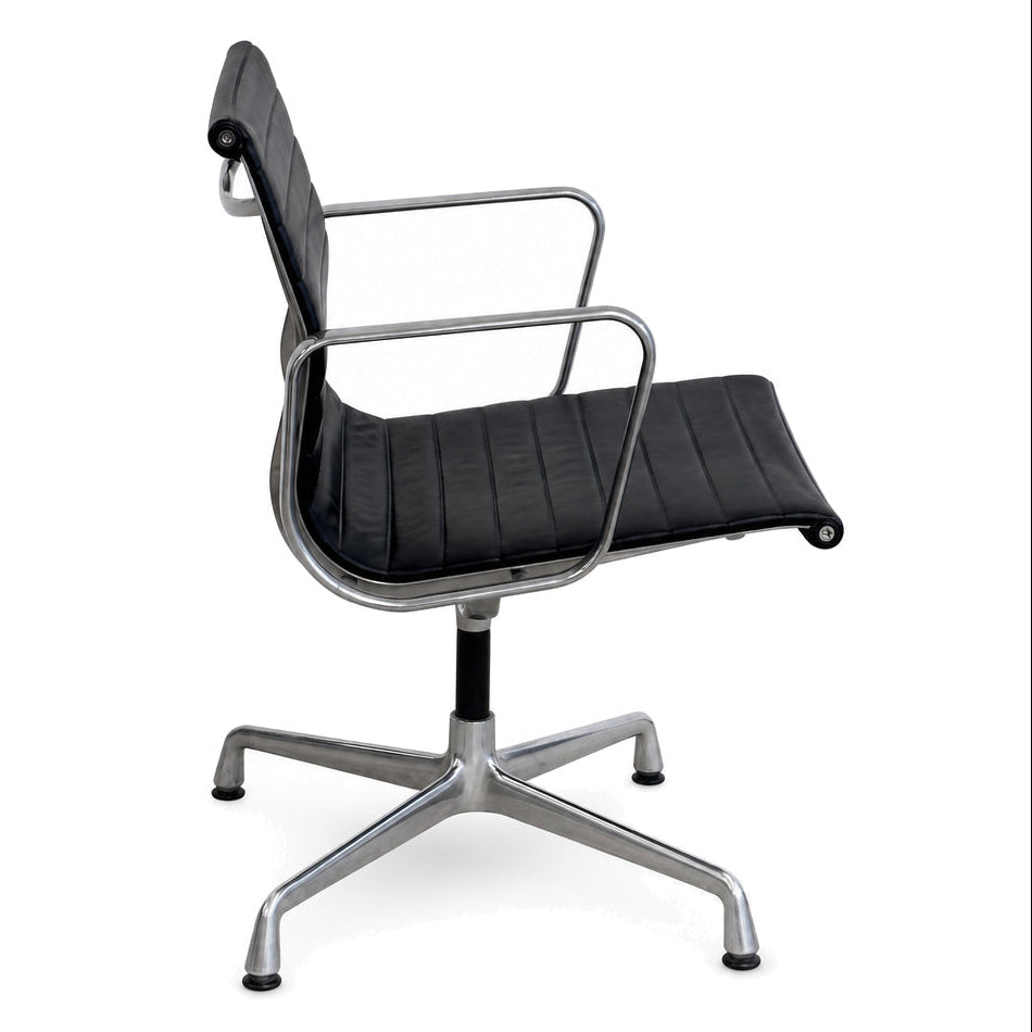Vitra EA 108 Leder schwarz (Alu poliert)