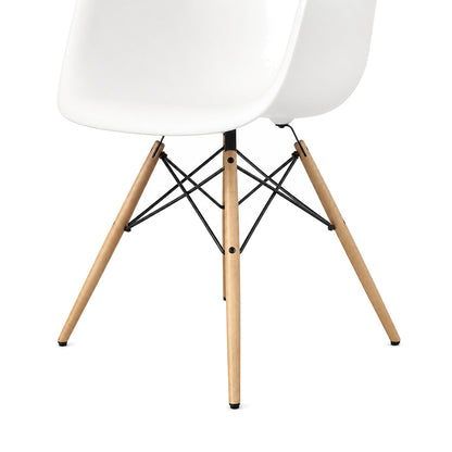 Vitra DAW Eames Plastic Armchair weiß