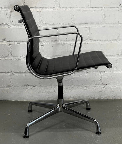 Vitra EA 108 Leder (drehbar)