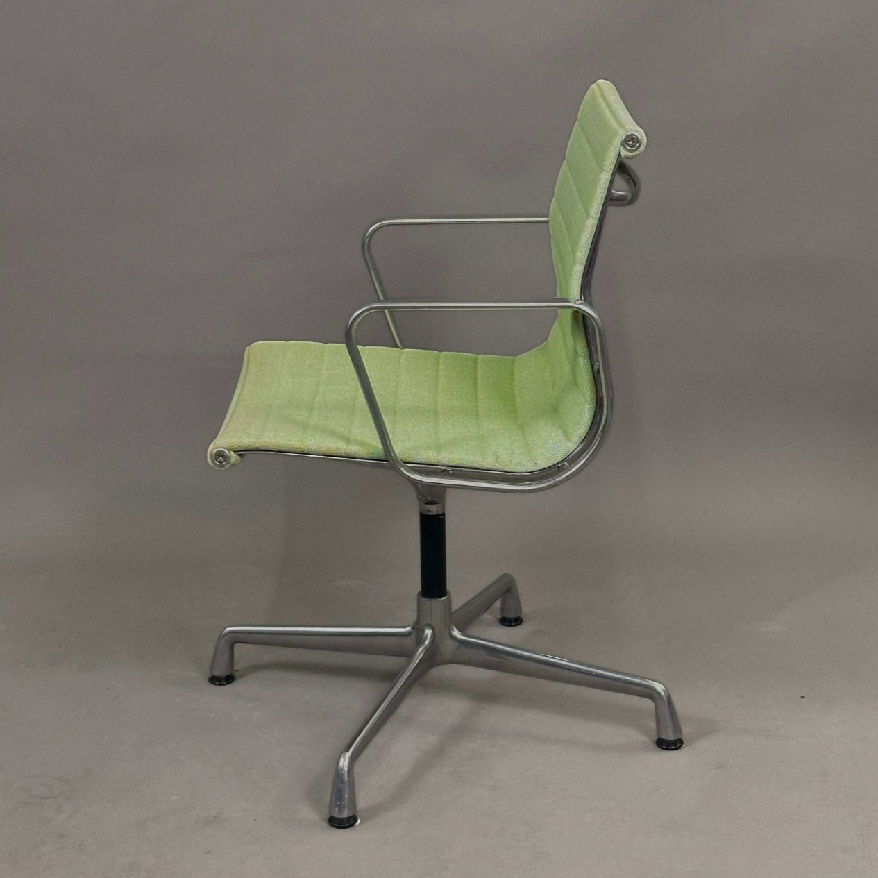 Vitra EA 108 Hopsak wiesengrün/wald