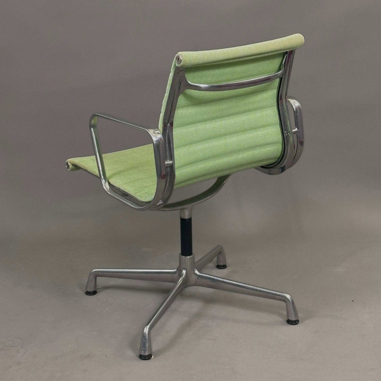 Vitra EA 108 Hopsak wiesengrün/wald