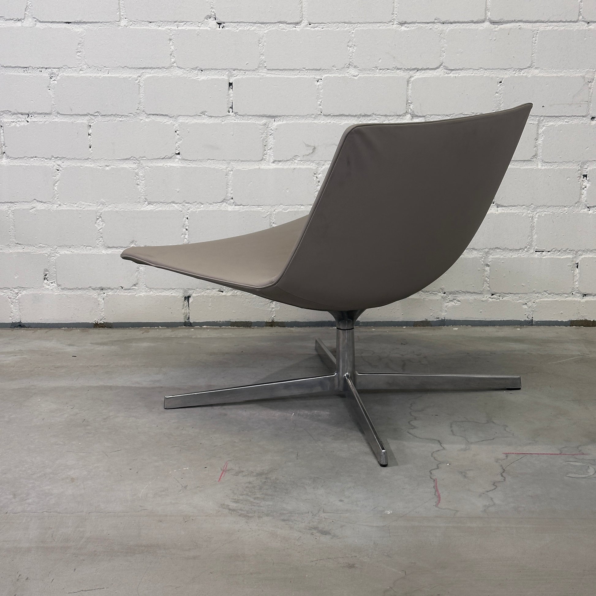 Artikelanlage Catifa 80 Lounge Leder Farbe greige , Allianz München ([kein Wert])