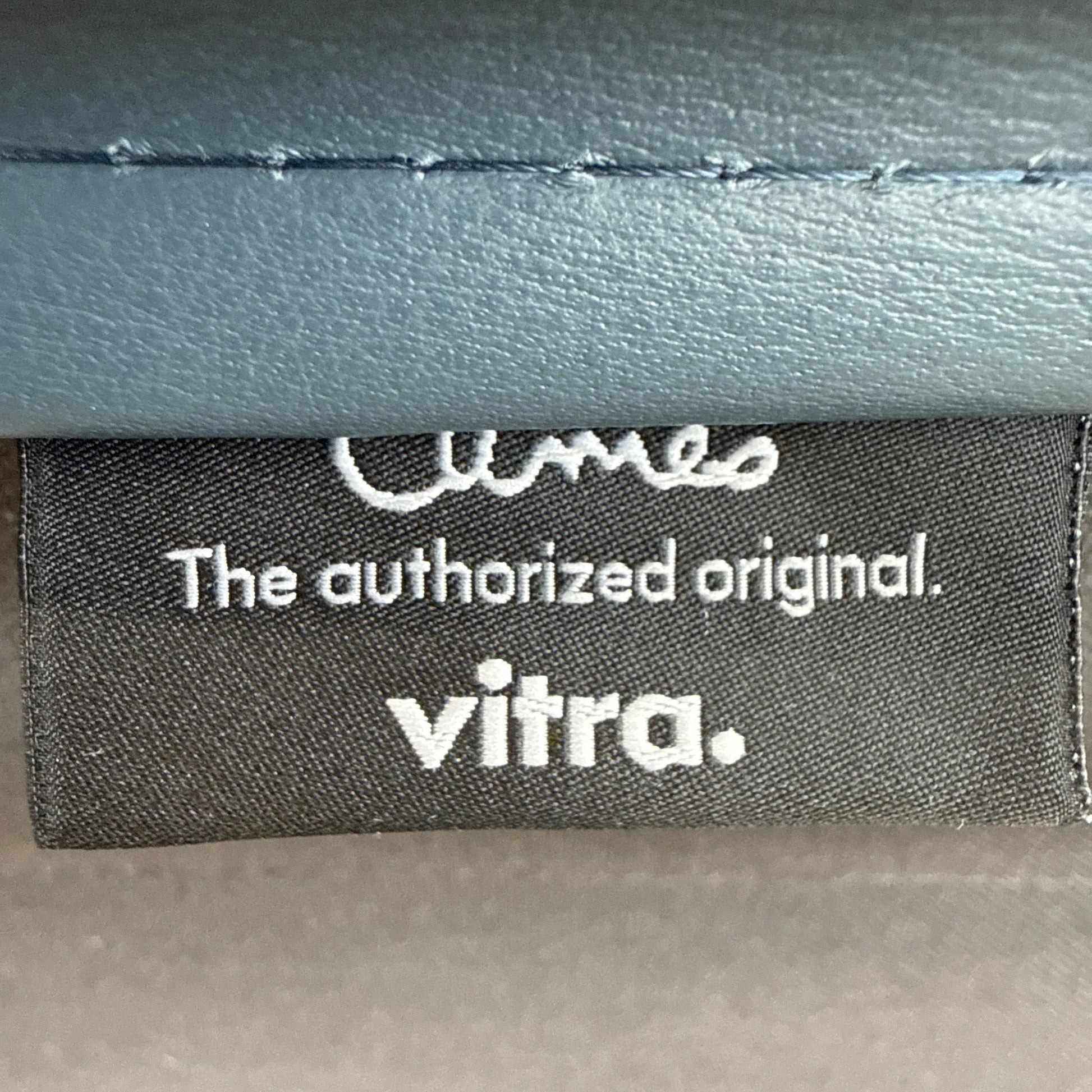 Vitra EA 217 rauchblau