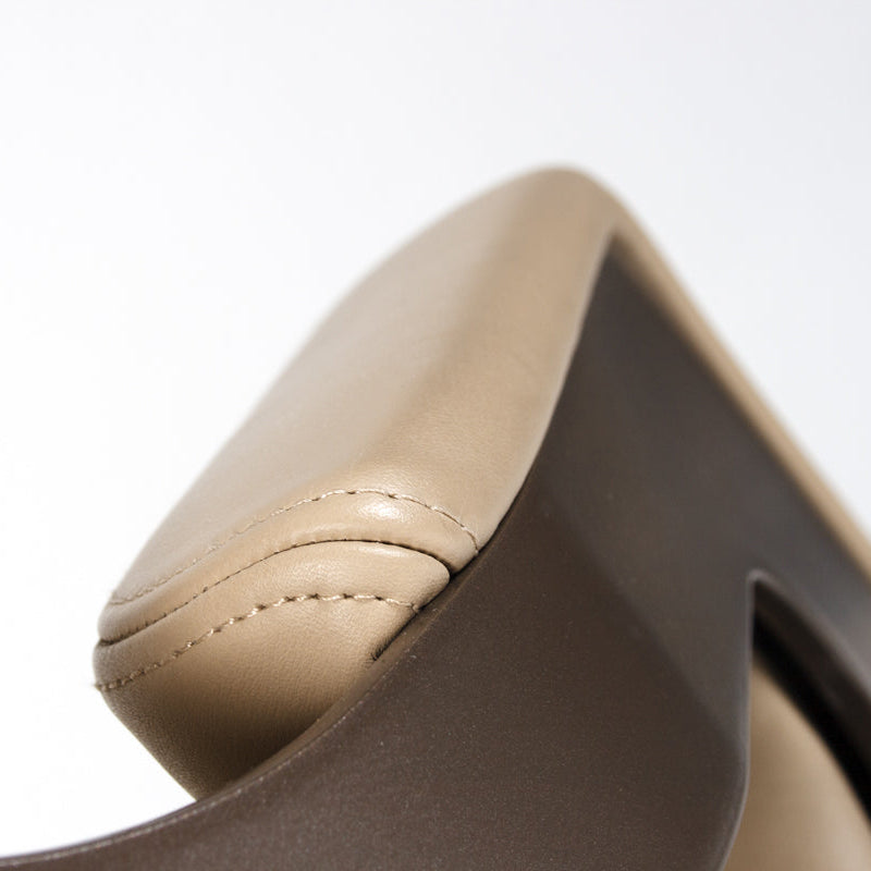 Interstuhl Silver 191S Bürostuhl, beige Lederpolsterung mit sichtbaren Nähten, braunes Gestell.