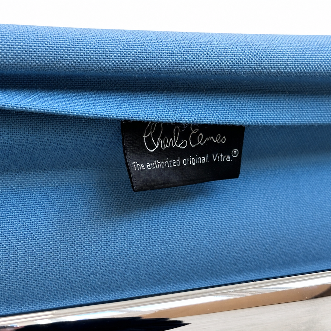 Vitra EA 108 Hopsak hellblau