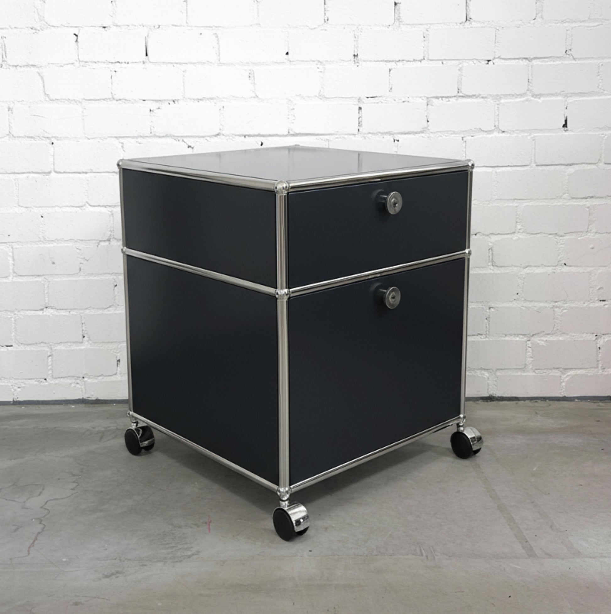 USM Haller Rollcontainer 1 Klappe, 1 Auszug schwarz