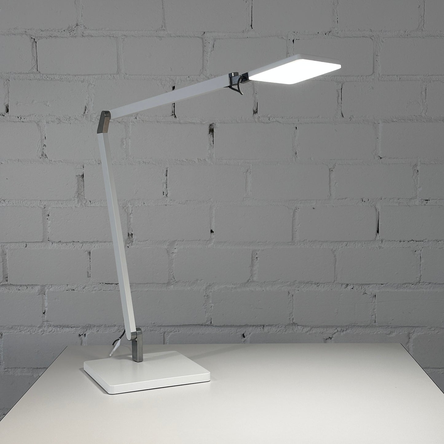 Artikelanlage Arbeitsplatztischleuchte Roxxane Home mit Fußplatte und Konverter Farbe: matt weiß H.537 x T 620mm Fußplatte 205x205mm Leuchtenkopf: L 110xB110mm Lichtfarbe: 4000K_[kein Wert]