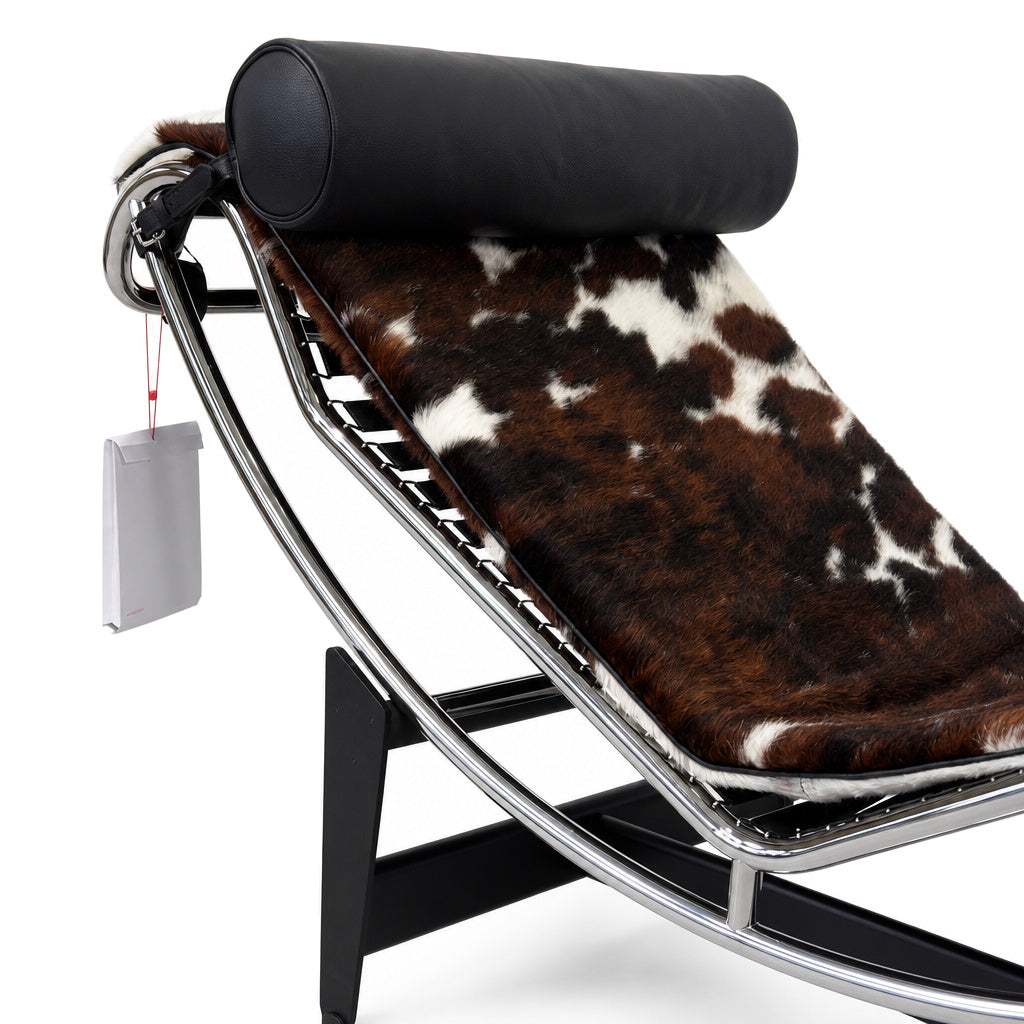 Cassina LC4 Chaiselongue Liege Fell gefleckt